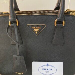 PRADA Galleria Handbag - Shoulder bag in Saffiano black Leather,  Model 1BA896